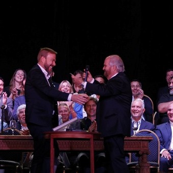 Asumió Gastón Granados en Ezeiza apoyado por el peronismo provincial