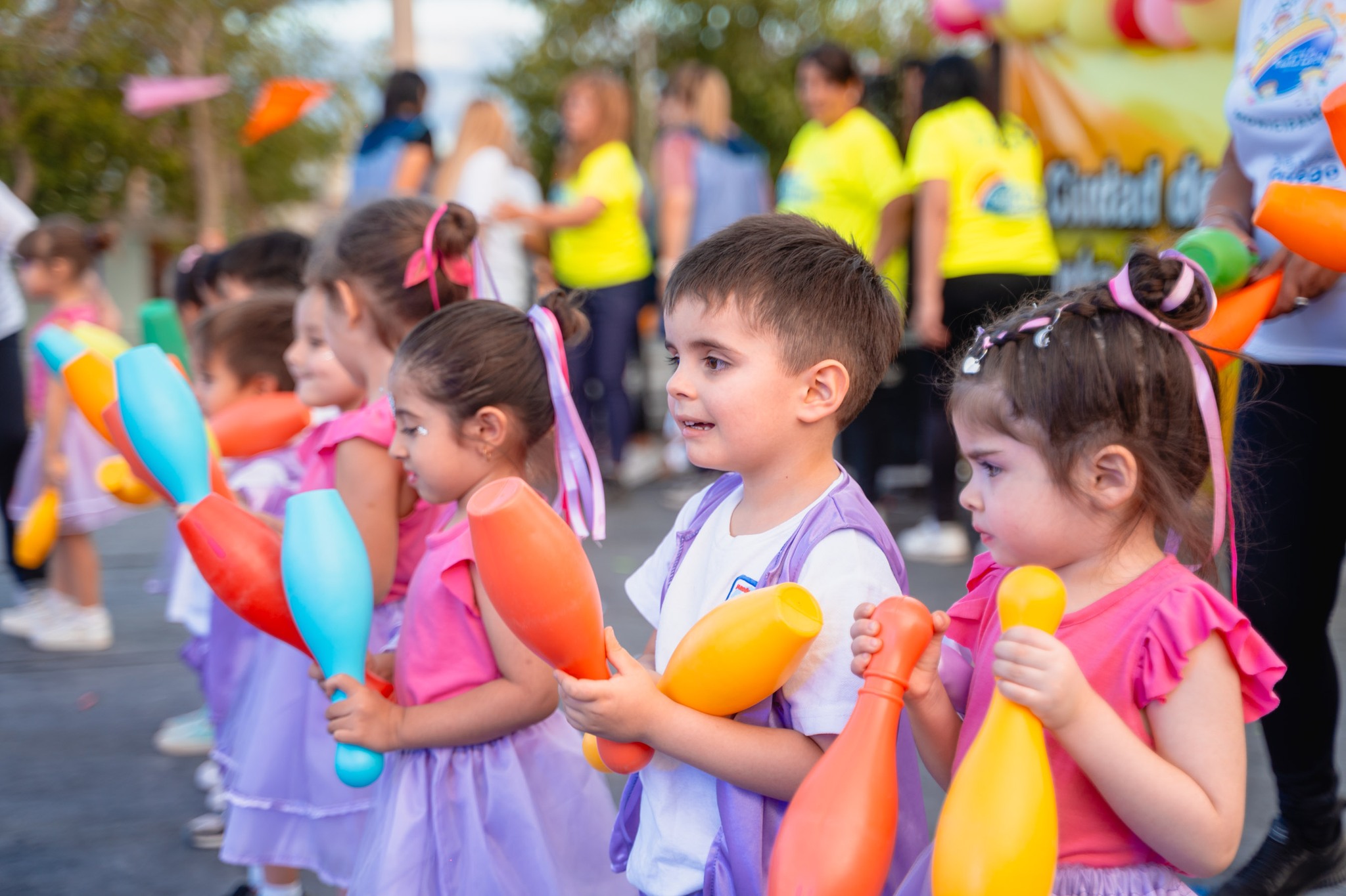 Puede ser una imagen de 11 personas y niños