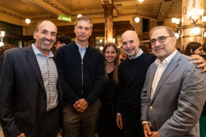 Sebastián Ceria, presidente de Fundar, junto Rodrigo Zarazaga, María Migliore,  Horacio Rodríguez Larreta y Jorge Argüello. Foto: Prensa Fundar  