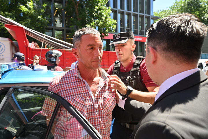 Detuvieron a Gastón Ariel Mercanzini, el militante kirchnerista que le arrojó un botellazo a Javier Milei. Foto: Enrique García Medina