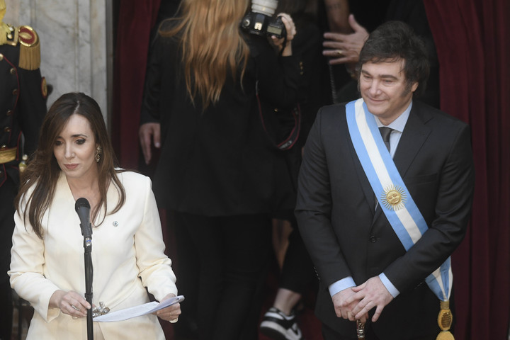 Primeros momentos ya en funciones del presidente Javier Milei y de la vice Victoria Villarruel, en el Congreso. Foto Federico Lopez Claro 