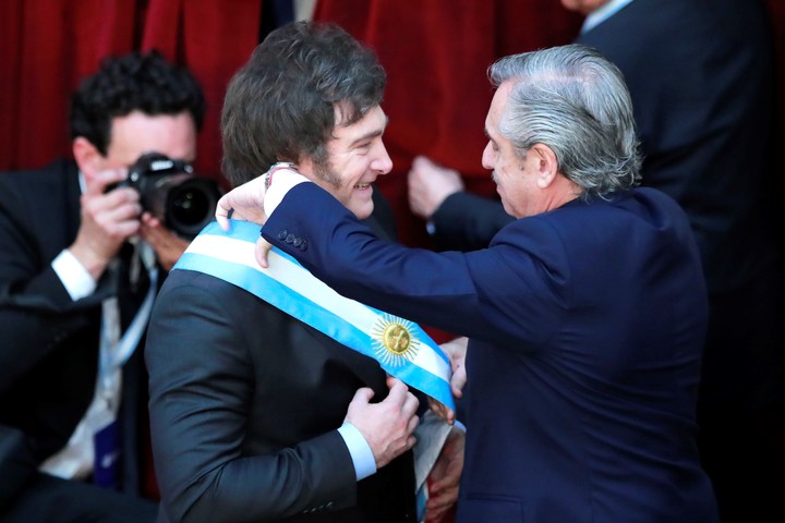 Alberto Fernández, durante la entrega de la banda presidencial (EFE/ Demian Alday Estevez)