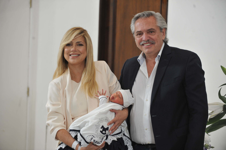 Alberto Fernández y su familia pasarán una temporada en Europa mientras imparte clases en distintas universidades. Foto Guillermo Rodríguez Adami. 