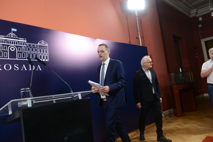 Manuel Adorni ingresando a la Casa Rosada. Foto Luciano Thieberger. 