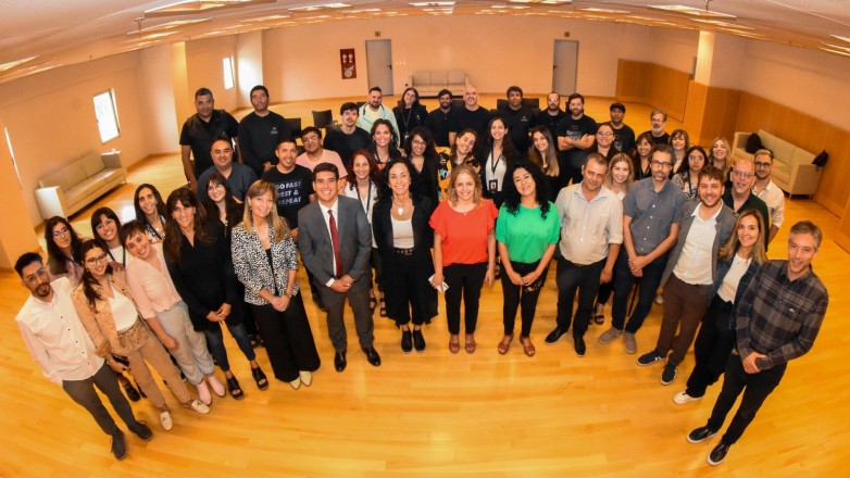 El ministro Romero mantuvo un encuentro con el personal del Teatro del Bicentenario