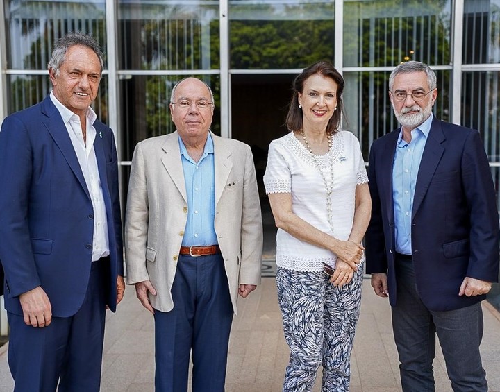 Diana Mondino en Brasilia con el embajador Daniel Scioli
