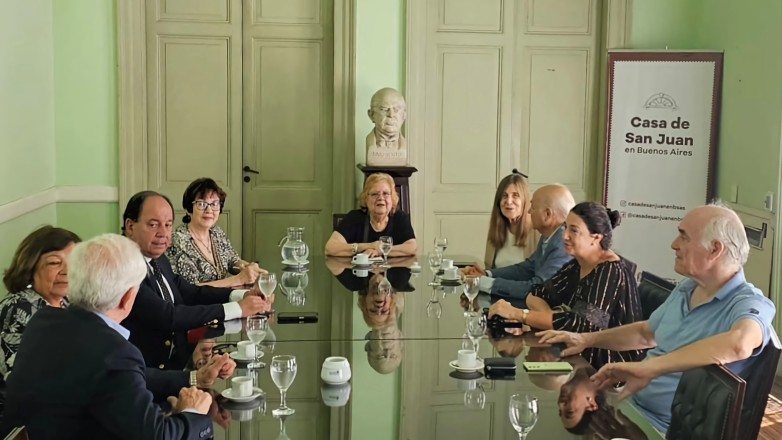 El director de la Casa de San Juan en Buenos Aires recibió a Asociación Sarmientina
