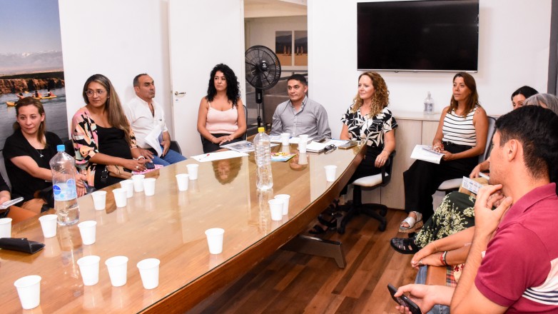 Turismo trabaja con los departamentos