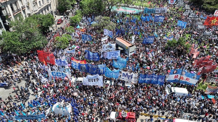 Protesta en diciembre de la CGT, frente a Tribunales. Foto: Xinhua.