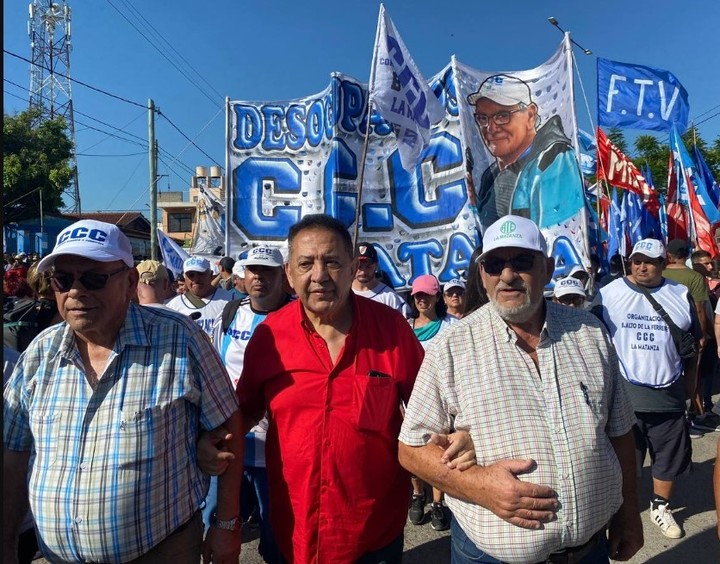Luis D'Elía en el corte de la Ruta 3.