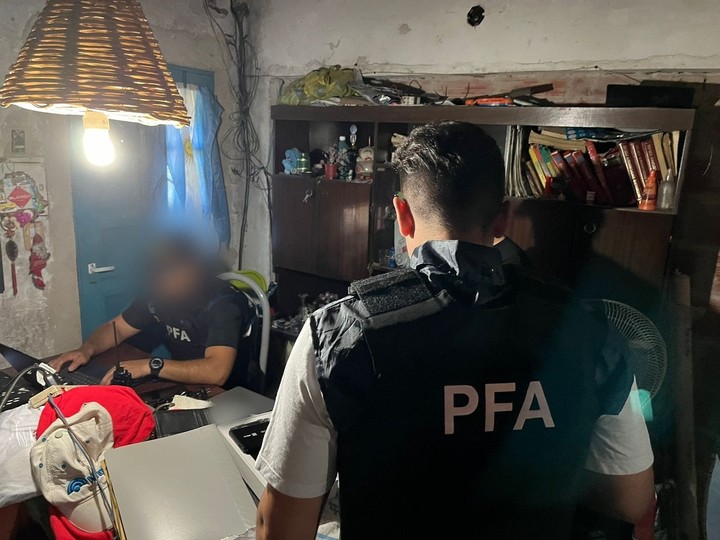 Allanamiento en Rafael Castillo por amenazas de muerte contra Javier Milei.